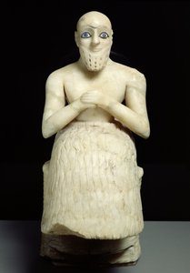 Statue av den offisielle Ebih-Il, fra Ishtar-tempelet i Mari, Irak, Midt-Eufrat, tidlig dynastisk periode, ca. 2500 f.Kr. (gips und lapis lazuli) (se også 121796)